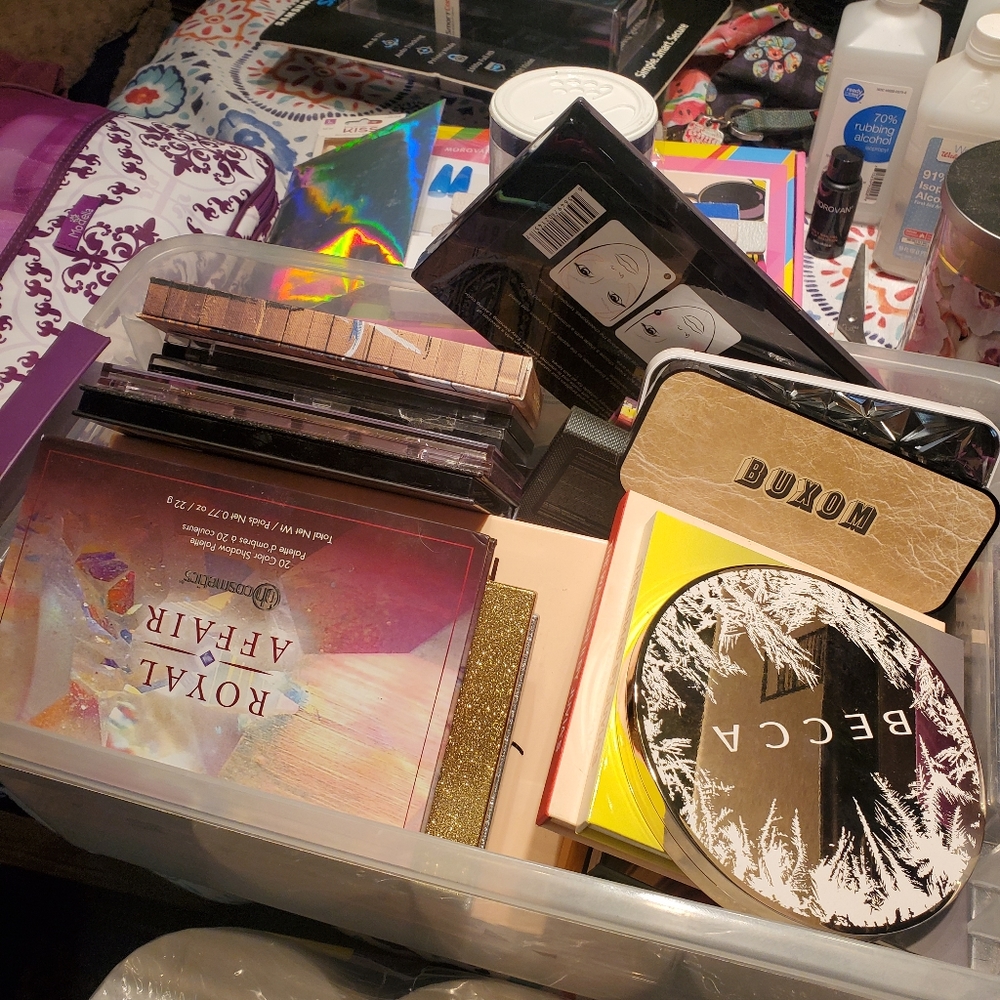 Name brand make-up - Picture 3 of 3